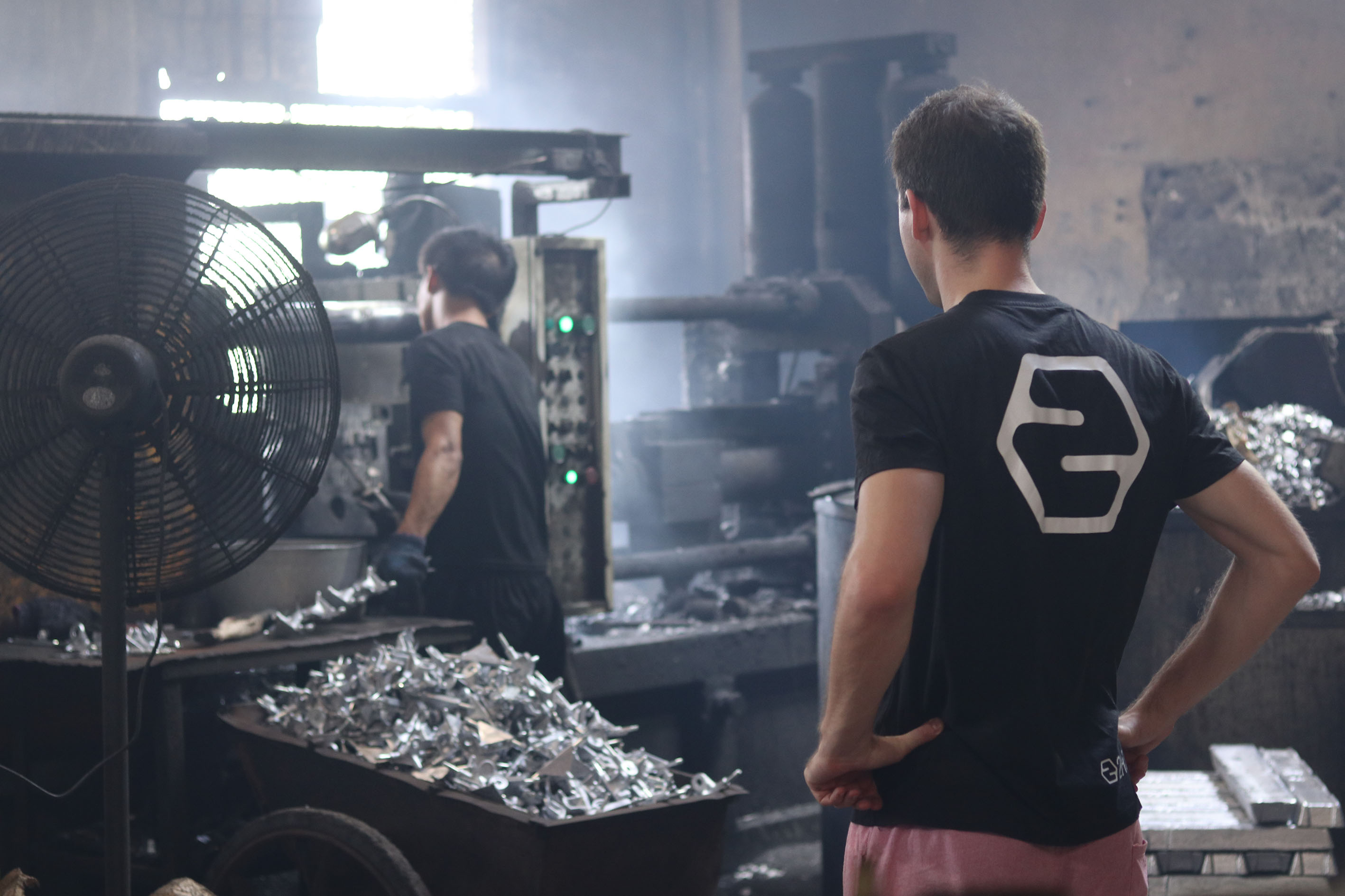 2HEX skateboard factory banner truck production