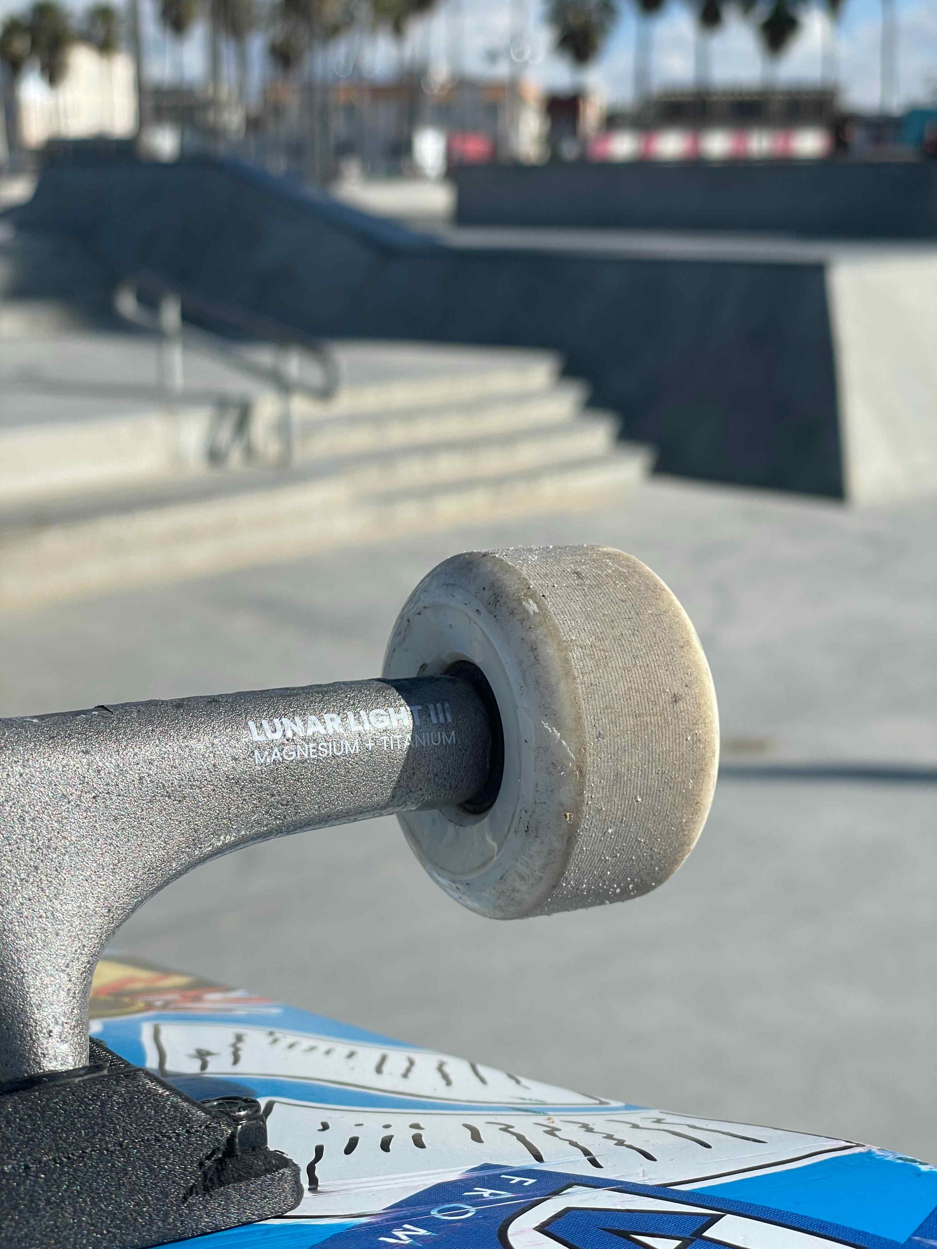 trying out the lunar light trucks, lightest skate trucks at venice skatepark