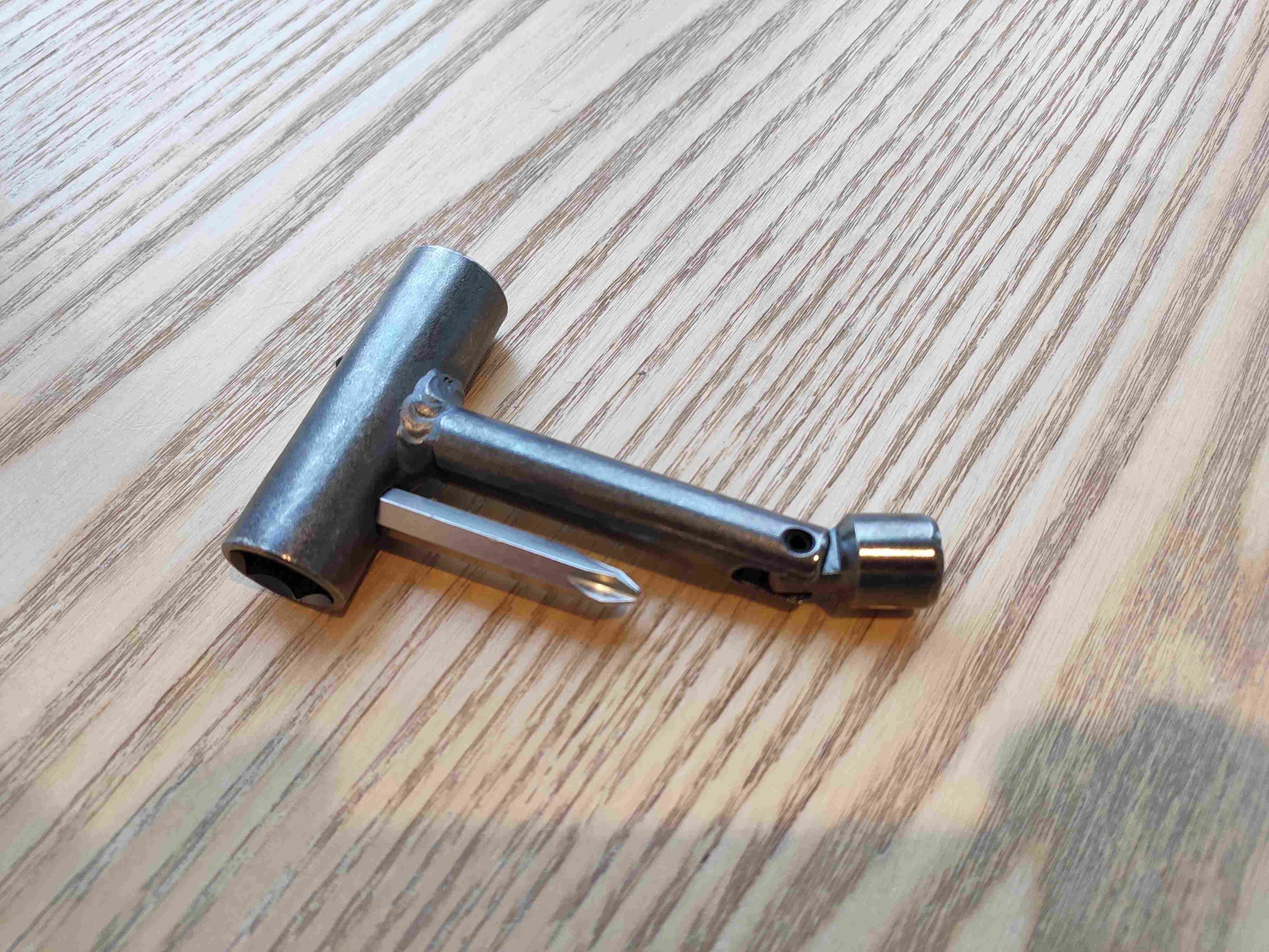 metal t tool design for skateboarding