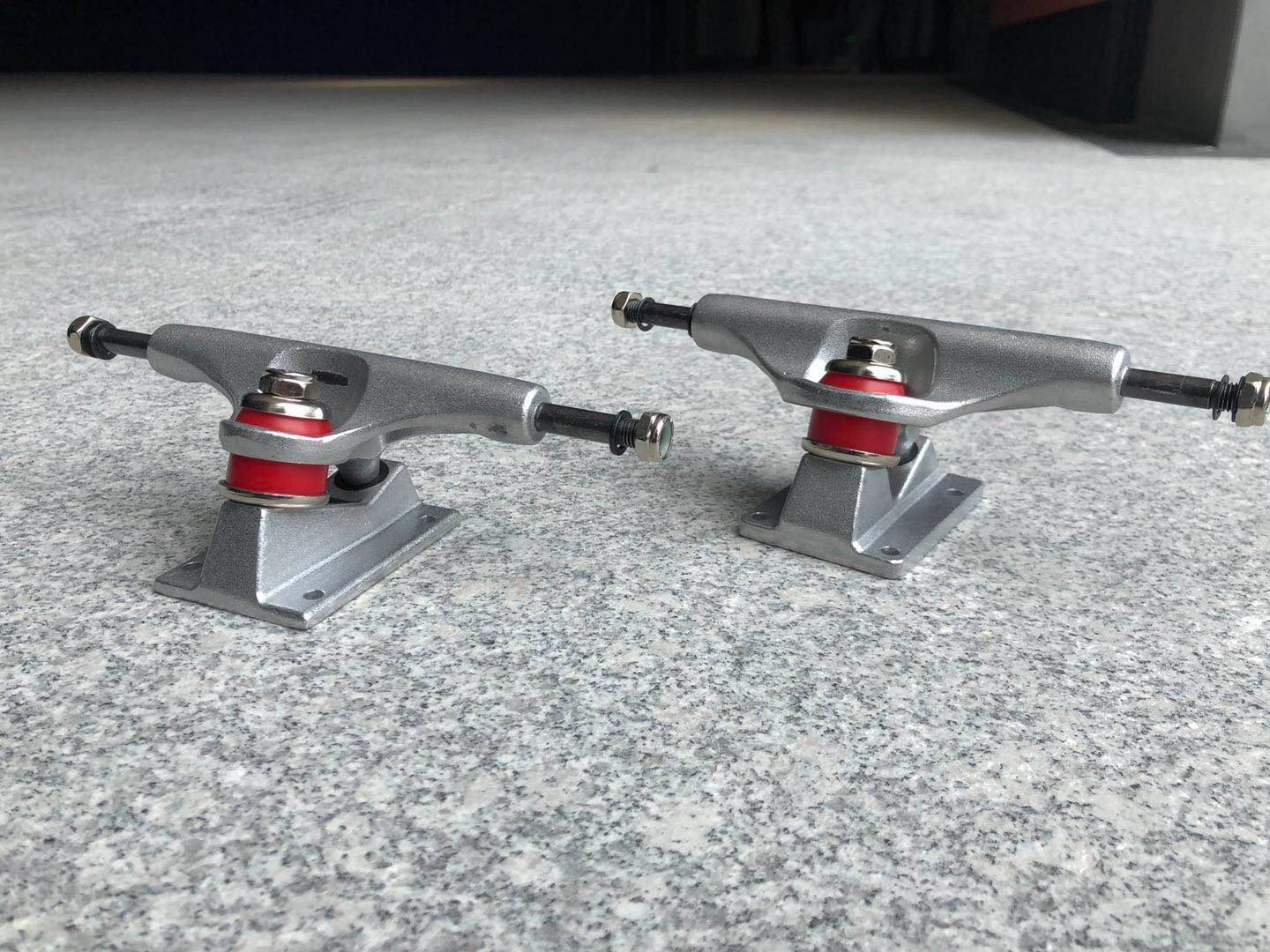 trucks with red bushings back