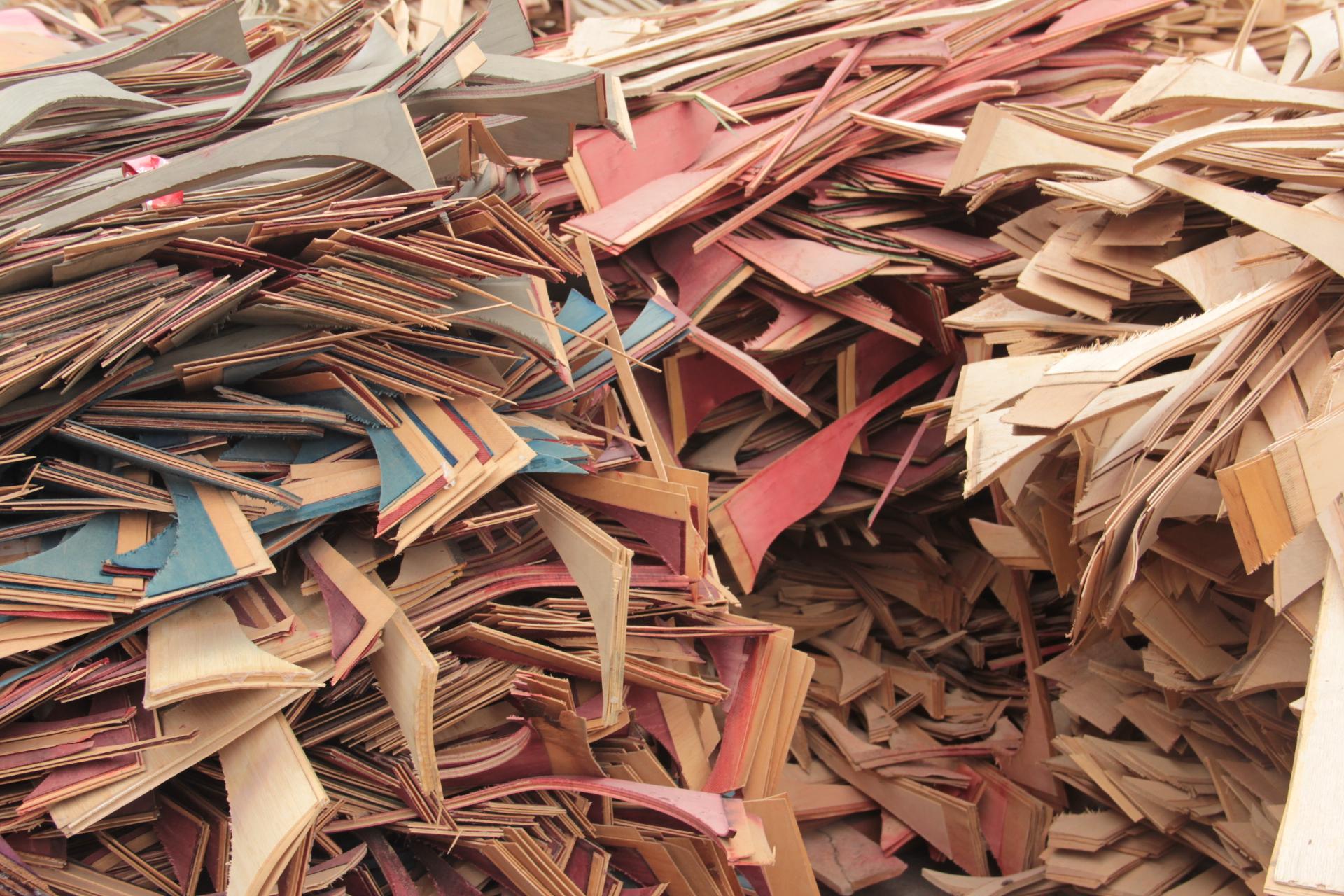 big wood scrap in the recycling at the 2hex production
